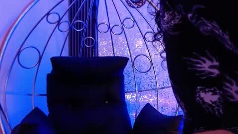  Lili  online show from 12.22.25