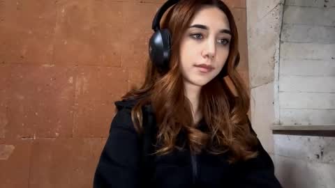 Snapshot of lilihalvorsen chatting on 09.13.25 Lina online show from 09.13.25