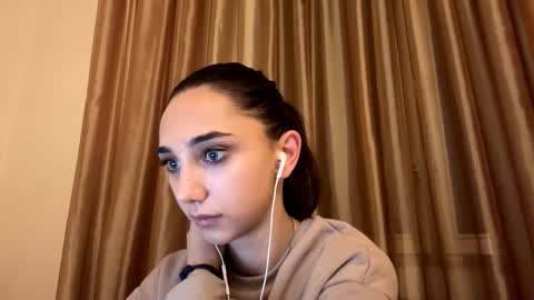 Snapshot of lilihalvorsen chatting on 09.26.25 Lina online show from 09.26.25