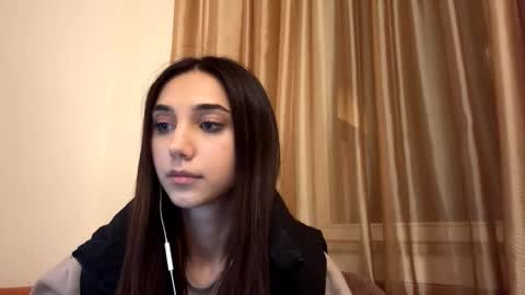 Snapshot of lilihalvorsen chatting on 09.29.25 Lina online show from 09.29.25