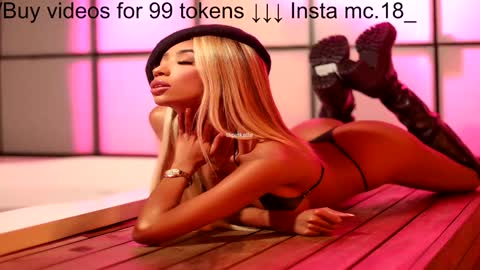 Snapshot of lilipinkette chatting on 12.21.24 Lili online show from 12.21.24