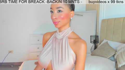 Snapshot of lilipinkette chatting on 03.01.25 Lili online show from 03.01.25