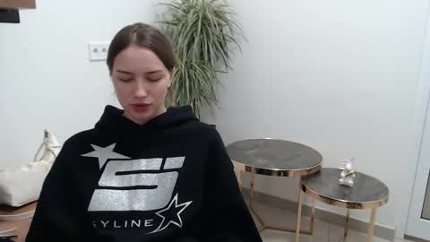 Snapshot of lilit_sweet_ chatting on 10.28.25 lilit_sweet_ online show from 10.28.25