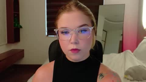 Lilith Bonheur online show from 03.31.26