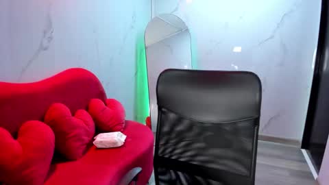 lilith cooper20 online show from 10.24.25