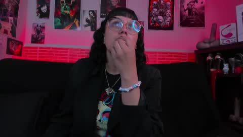 Snapshot of lilith_deveraux_ chatting on 09.15.25 MISTRESS LILITH online show from 09.15.25