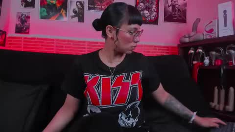 Snapshot of lilith_deveraux_ chatting on 09.16.25 MISTRESS LILITH online show from 09.16.25