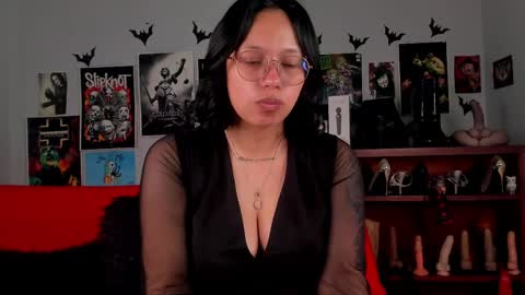 Snapshot of lilith_deveraux_ chatting on 05.19.26 MISTRESS LILITH online show from 05.19.26