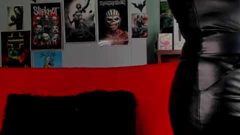Snapshot of lilith_deveraux_ chatting on 05.20.26 MISTRESS LILITH online show from 05.20.26