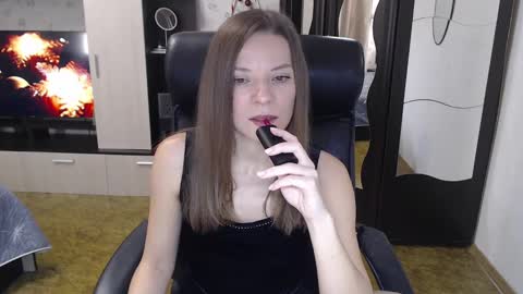 Snapshot of lilith_small21 chatting on 12.18.24 lilith small21 online show from 12.18.24