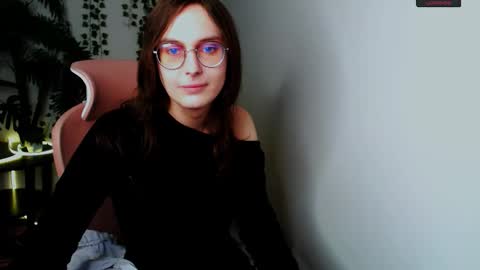 lilithiscute online show from 10.18.25