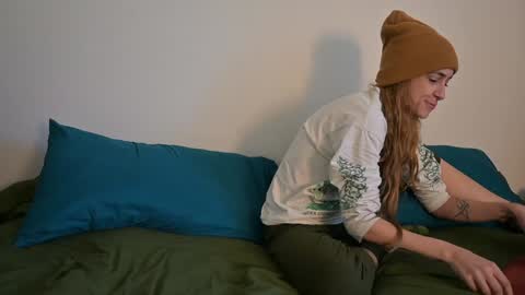 Snapshot of lilithoftrees chatting on 12.03.24 L online show from 12.03.24