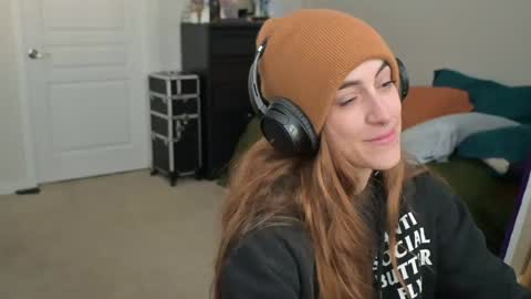 Snapshot of lilithoftrees chatting on 12.18.24 L online show from 12.18.24