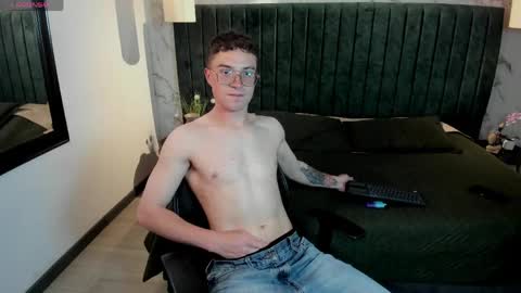 Snapshot of liljames_ chatting on 04.11.26 Lil James online show from 04.11.26