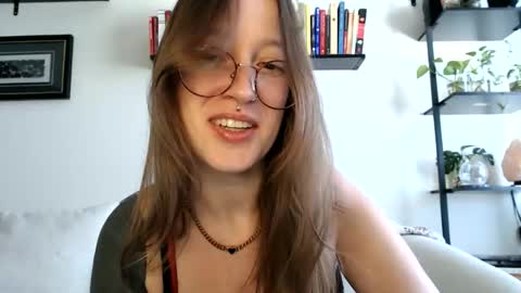 Snapshot of liljbby chatting on 03.20.26 Jay please help me reach 50 thumbs up online show from 03.20.26