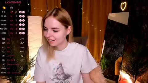 Snapshot of lillian_shine chatting on 04.28.26 Lillian online show from 04.28.26