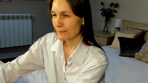 Snapshot of lillian_white1 chatting on 02.08.25 lillian_white1 online show from 02.08.25