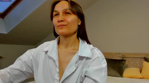 Snapshot of lillian_white1 chatting on 02.13.25 lillian_white1 online show from 02.13.25