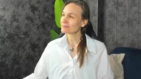 Snapshot of lillian_white1 chatting on 04.26.26 lillian_white1 online show from 04.26.26