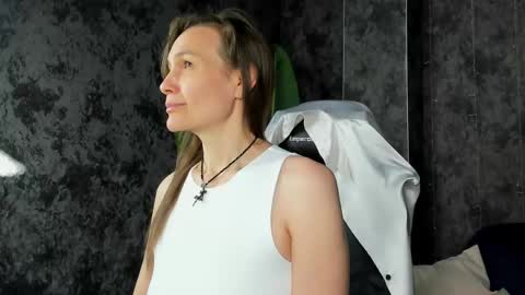 Snapshot of lillian_white1 chatting on 05.05.26 lillian_white1 online show from 05.05.26