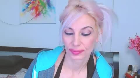 Snapshot of lillianasara chatting on 02.08.25 Lara online show from 02.08.25