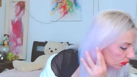 Snapshot of lillianasara chatting on 11.01.25 Lara online show from 11.01.25