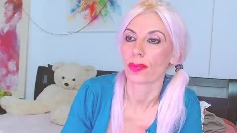 Snapshot of lillianasara chatting on 11.08.25 Lara online show from 11.08.25