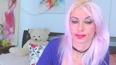 Snapshot of lillianasara chatting on 11.09.25 Lara online show from 11.09.25