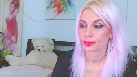 Snapshot of lillianasara chatting on 11.14.25 Lara online show from 11.14.25