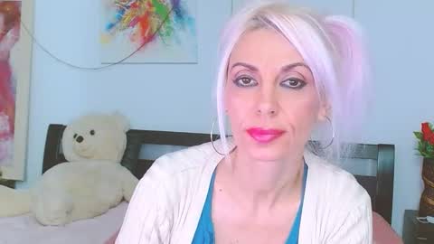 Snapshot of lillianasara chatting on 11.23.25 Lara online show from 11.23.25