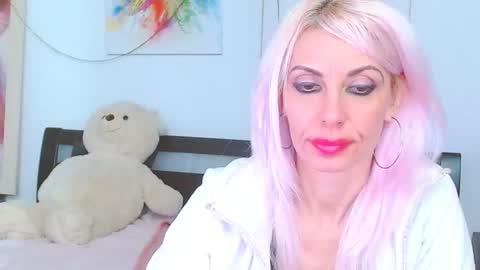 Snapshot of lillianasara chatting on 12.03.25 Lara online show from 12.03.25