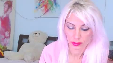 Snapshot of lillianasara chatting on 12.16.25 Lara online show from 12.16.25