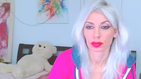 Snapshot of lillianasara chatting on 12.21.25 Lara online show from 12.21.25