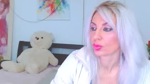 Snapshot of lillianasara chatting on 02.14.26 Lara online show from 02.14.26