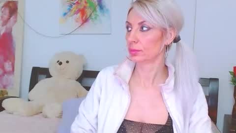 Snapshot of lillianasara chatting on 02.15.26 Lara online show from 02.15.26