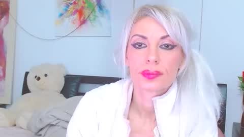 Snapshot of lillianasara chatting on 02.17.26 Lara online show from 02.17.26