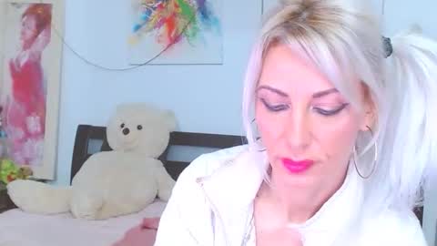 Snapshot of lillianasara chatting on 02.21.26 Lara online show from 02.21.26