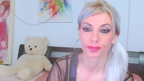 Snapshot of lillianasara chatting on 03.26.26 Lara online show from 03.26.26