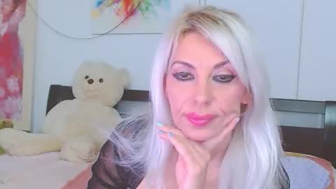 Snapshot of lillianasara chatting on 04.11.26 Lara online show from 04.11.26