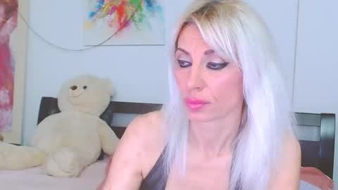 Snapshot of lillianasara chatting on 04.19.26 Lara online show from 04.19.26