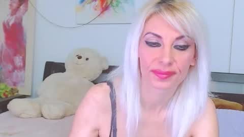 Snapshot of lillianasara chatting on 04.24.26 Lara online show from 04.24.26