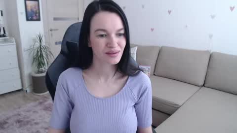 Snapshot of lilliyves chatting on 04.27.26 lilliyves online show from 04.27.26