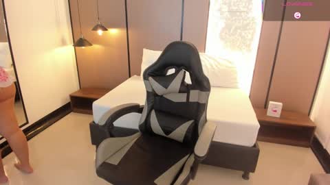 L I L L Y online show from 09.12.25