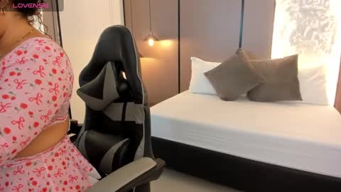 L I L L Y online show from 11.06.25