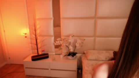 Lilly Colins online show from 04.11.26