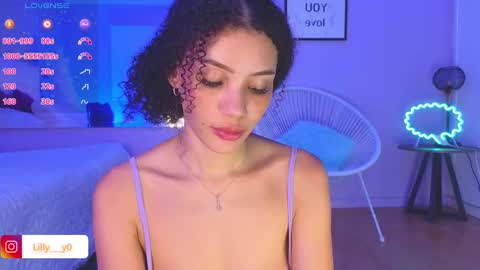 Snapshot of lilly_dollss chatting on 03.08.25 Sofia online show from 03.08.25