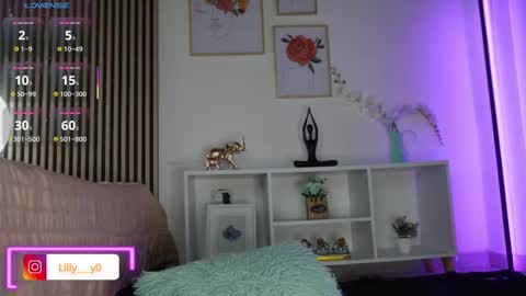 Snapshot of lilly_dollss chatting on 09.19.25 Sofia online show from 09.19.25