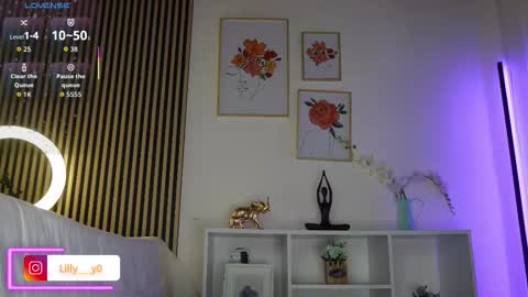 Snapshot of lilly_dollss chatting on 09.21.25 Sofia online show from 09.21.25