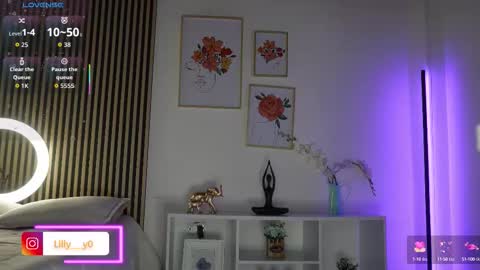 Snapshot of lilly_dollss chatting on 09.27.25 Sofia online show from 09.27.25