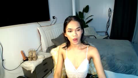 lillyholland online show from 02.20.25